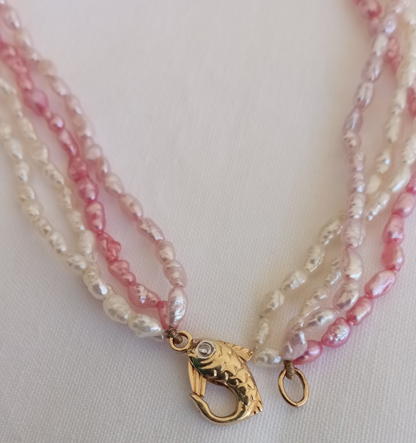 Japanese Biwa Pearl Beads Necklace with 18k Gold Lock and 2 Diamonds - Gorgeous Vintage Piece from the 1970s