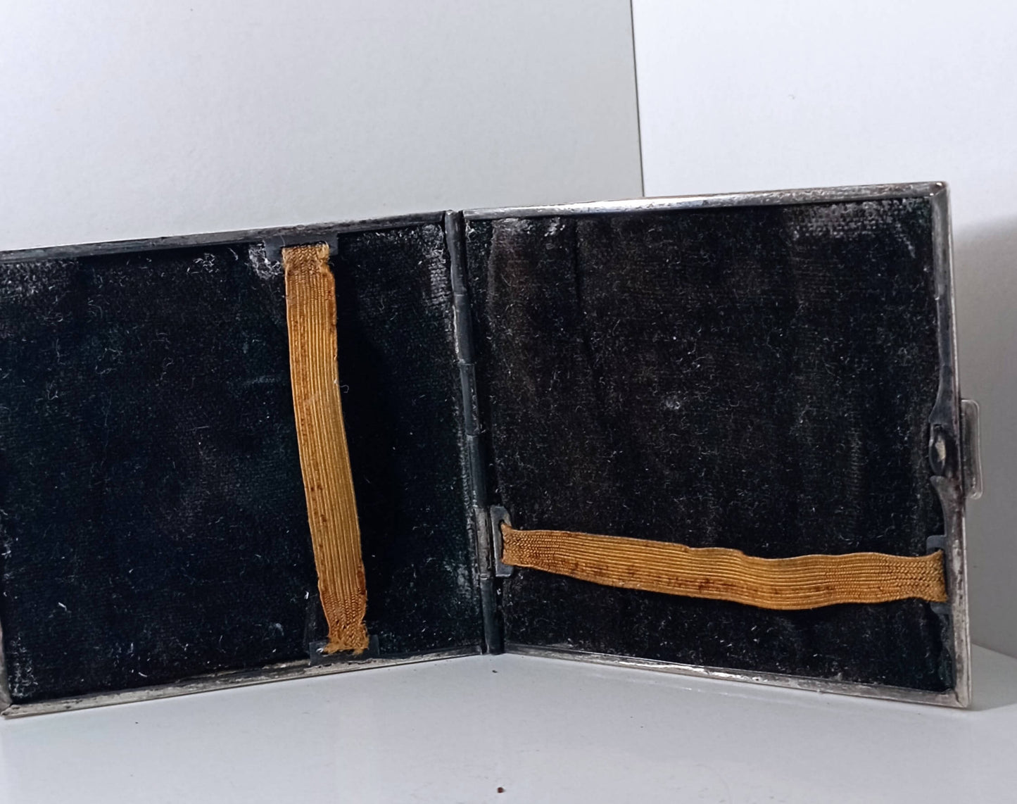 Art Nouveau Cigarette case with initials GS from the 1910s