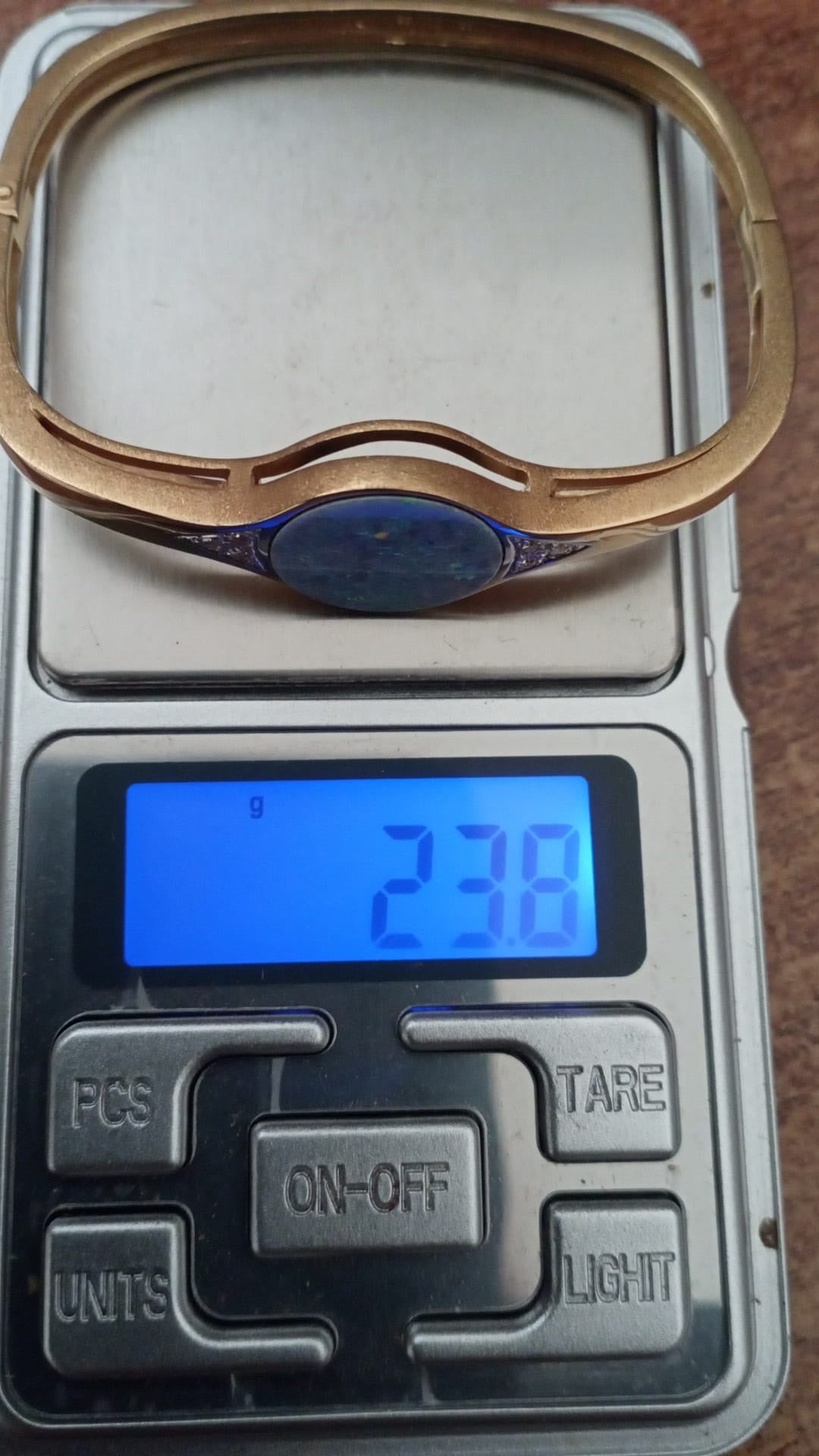 Outstandingly Beautiful 18k Gold Opal Bangle from the early 1970s - Solidly Crafted Swiss Goldsmiths Art