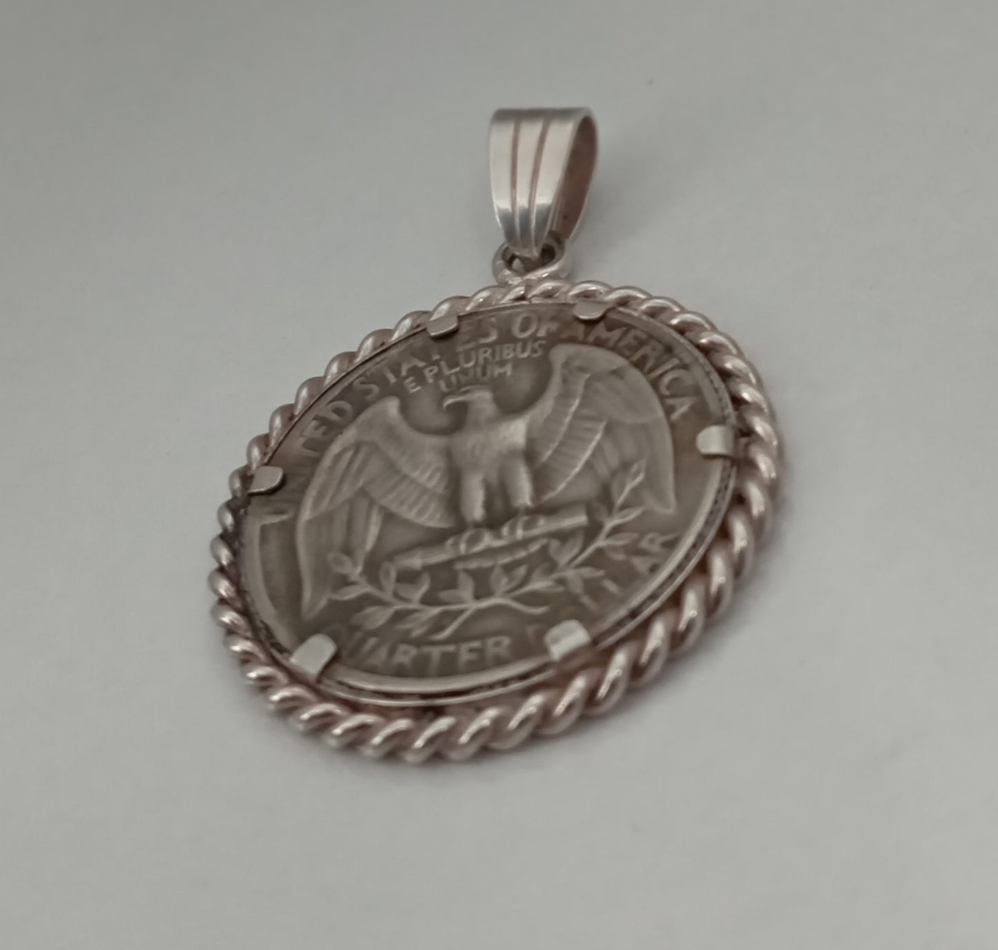 Genuine 1972 Washington Quarter Coin from the USA with a Silver Setting